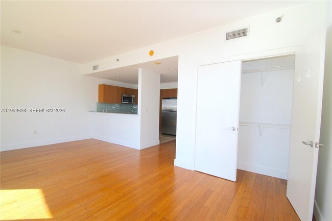 Photo - 1050 Brickell Ave Unidad 1812