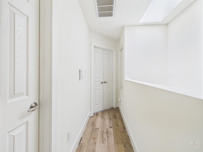 Photo - 711 W 32nd St Unit 119