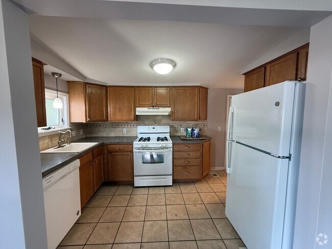 Building Photo - Charming 2-Bedroom Home in Godwin Heights ...
