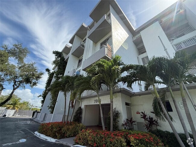 Building Photo - 7801 NE 4th Ct Unit 313 Rental