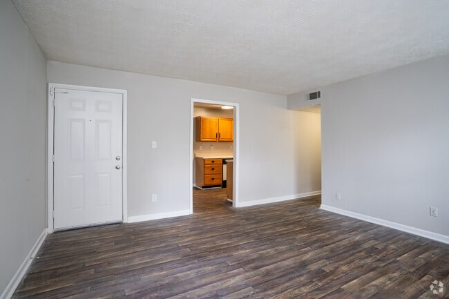 2BR, 1BA - 975SF - Living Room
