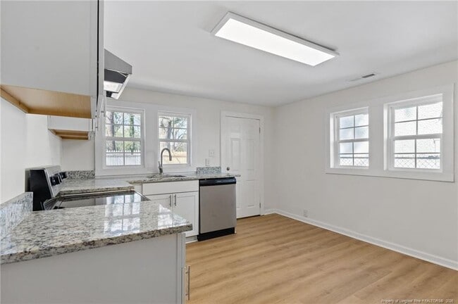 Photo - 5109 Higgins St