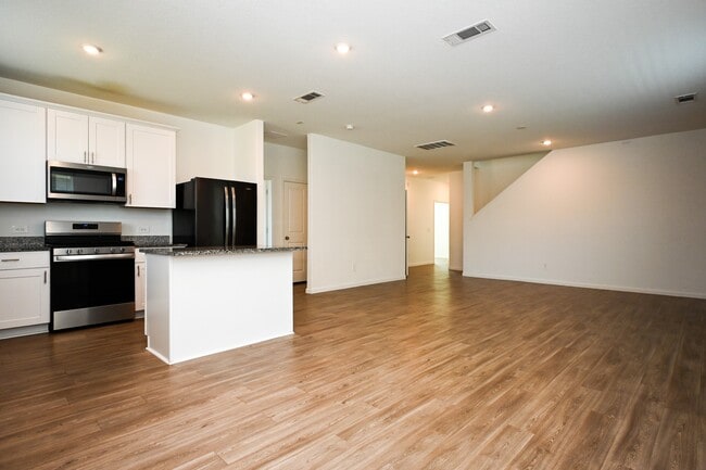 Photo - 23526 Wrexham St