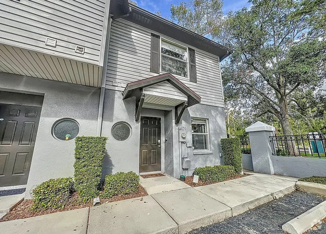 Building Photo - Charming 2-Bedroom, 1 Bathroom Townhome in...