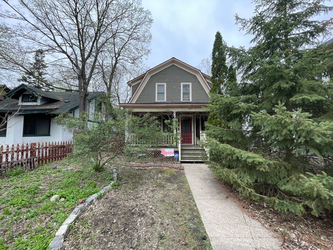 4 Bed Home in Hidden OASIS! - 4 Bed Home in Hidden OASIS!