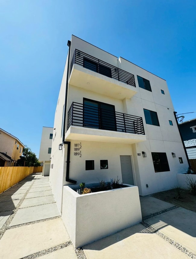 Building Photo - 1819 Arapahoe St Unit 1 Rental