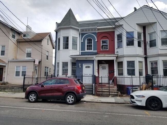 Front View - 267 Garside St Unit 1B