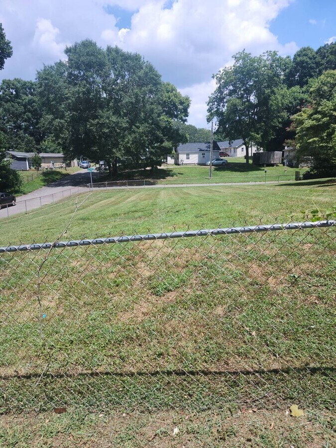 Photo - COMING SOON! SPACIOUS 2/1 HOUSE! DEPOSIT-F...