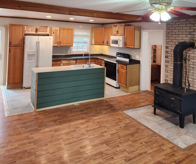 Photo - 1418 Johnson Rd
