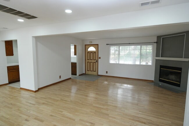 Photo - 611 Calle Pensamiento