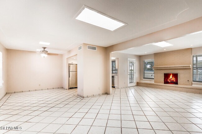 Photo - 5016 Cockrell Ln