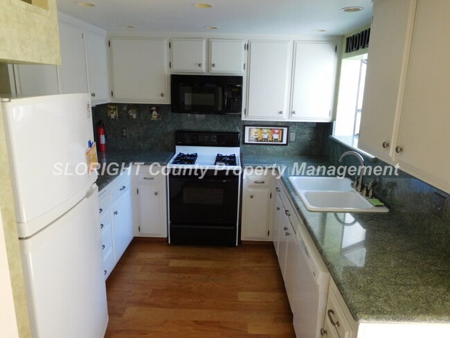 Photo - AVAILABLE AUGUST - Windermere Village Townhome - 3 Bed / 2.5 Bath Unit 36