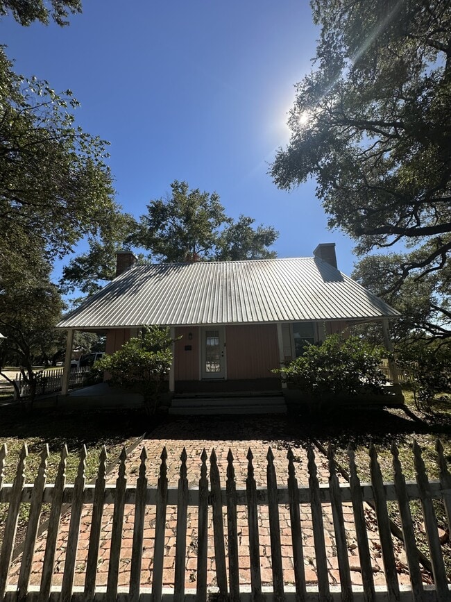 Building Photo - 9295 US-290