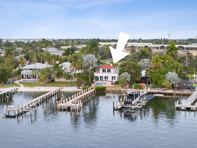 114 S Lake Dr