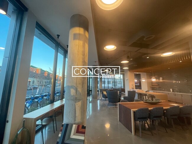 Building Photo - 525 Lincoln St Unit 208B