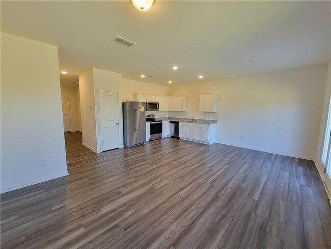 Photo - 209 Swindon Dr