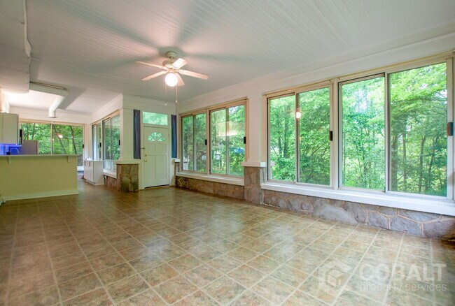 Photo - 867 Rosedale Rd NE Unit 1