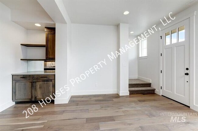 Immaculate Townhome in Harris Ranch