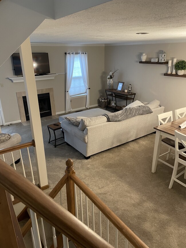 Photo - 104 Hillvue Dr