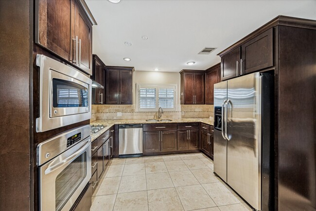 Photo - 9106 Riddlewood Ln