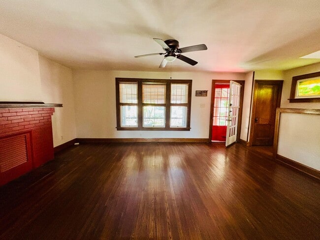 Photo - 315 Siebert St
