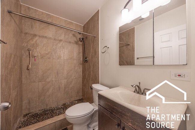 Photo - 2122 N Milwaukee Ave