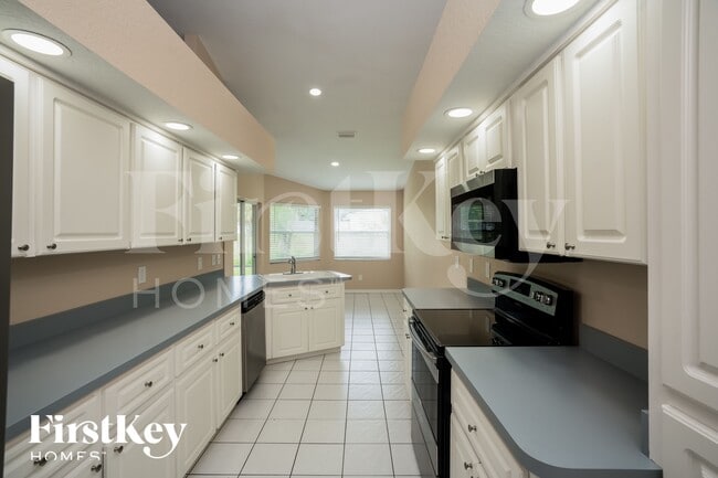 Photo - 1410 Alexander Way