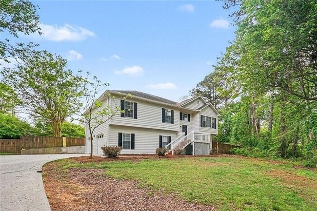 Photo - Beautiful, move-in ready split-level home in Hoschton