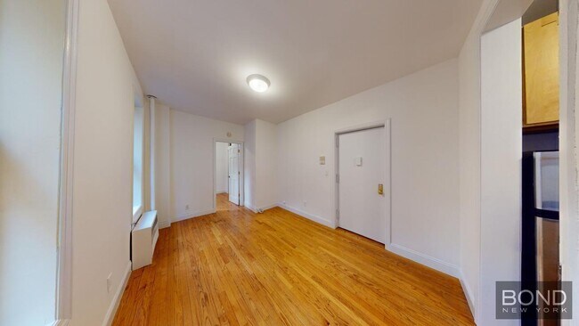 Building Photo - 425 E 65th St Unit 18 Rental