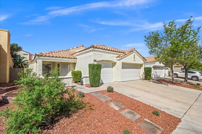 Photo - Beautiful Bright 3 Bedroom Single Story Home with Expansive Kitchen and Gorgeous Backyard