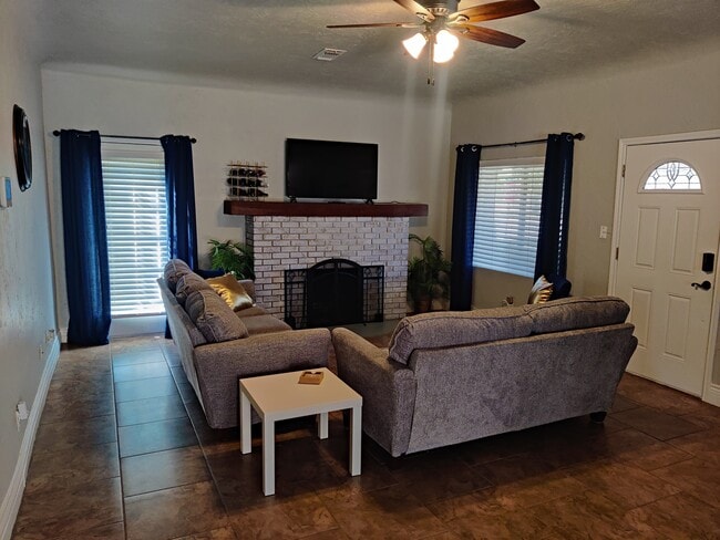 Photo - 611 S Roselawn Ave Unit A