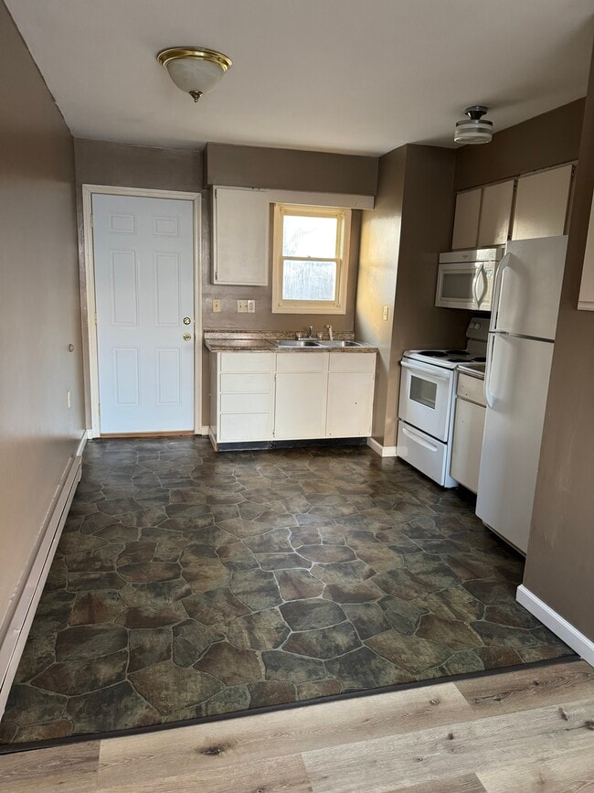 Kitchen - 403 S King St Unit 403 S King St Apt 2