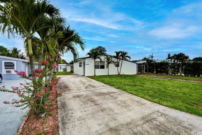 Building Photo - The perfect 3/1 single home in Margate - W...