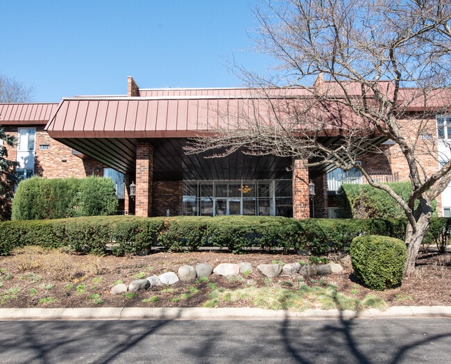 Building Photo - 1049 W Ogden Ave Unit 1-112