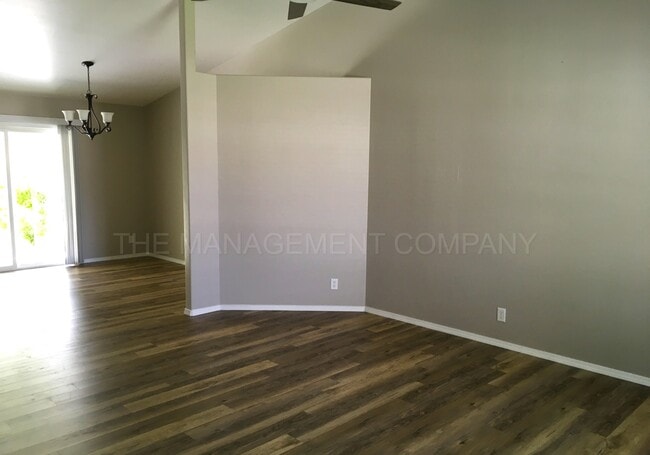 Photo - 1671 Atlantic St