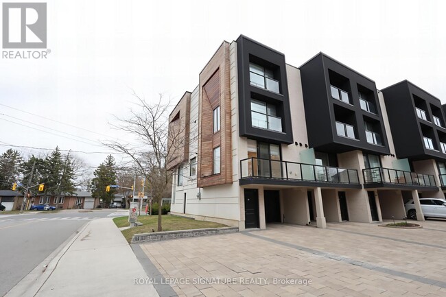Photo - 3062 Bayview Ave