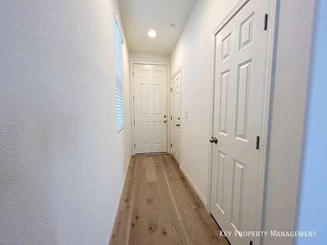 Photo - 692 Bamboo Bnd Pl