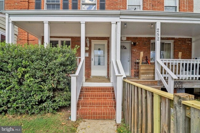 Photo - 250 Lynhaven Dr