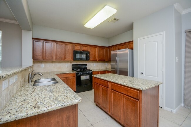 Building Photo - 16102 Limestone Lake Dr