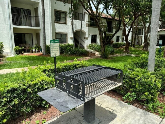 Photo - 570 S Park Rd Unit 33-6