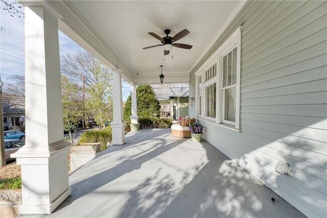 Photo - 85 Waddell St NE