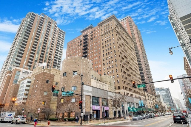 Building Photo - 40 E 9th St Unit 1010