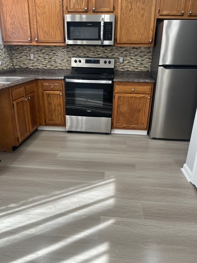 Photo - BEAUTIFUL, LARGE 3 BEDROOM RE-MODELED TOWN HOME! END OF GROUP HUGE FENCED IN YARD WITH A DECK! IT...