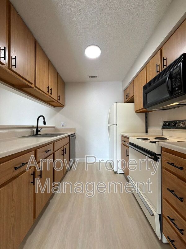 Building Photo - 2354 N 44th St Unit 22
