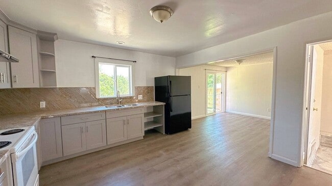 Photo - 215 Odessa Ave