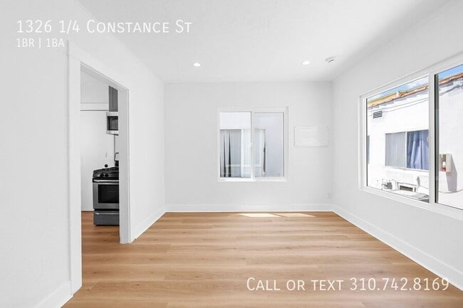 1326 1/4 Constance St-