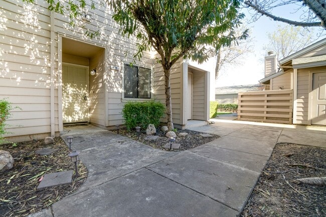 Photo - 2 Bedroom Condo For Rent