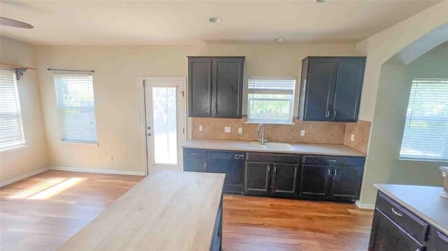 Photo - 709 Rusk Rd
