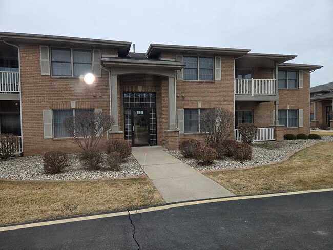 Building Photo - 9841 Wildwood Ct Unit 9841