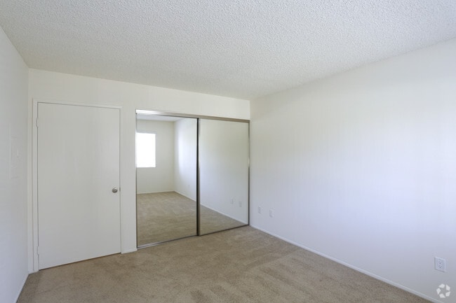 1 BR, 1 BA - 692 SF